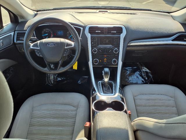 2016 Ford Fusion S - Photo 4