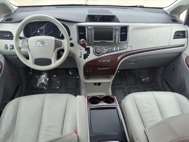 2011 Toyota Sienna  - Photo 4