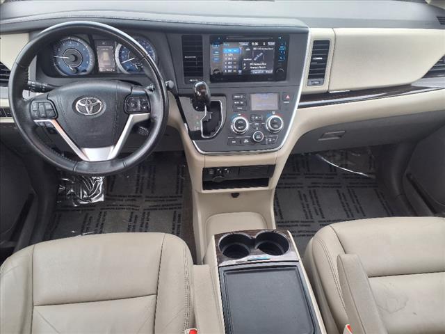 2015 Toyota Sienna XLE 8-Passenger - Photo 4