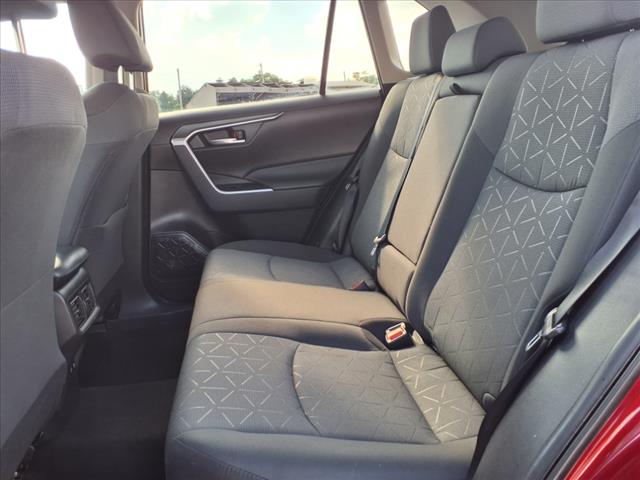 2021 Toyota RAV4 XLE - Photo 5
