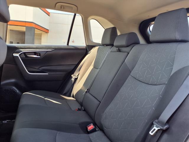 2022 Toyota RAV4 XLE - Photo 5