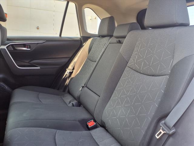 2021 Toyota RAV4 XLE - Photo 5