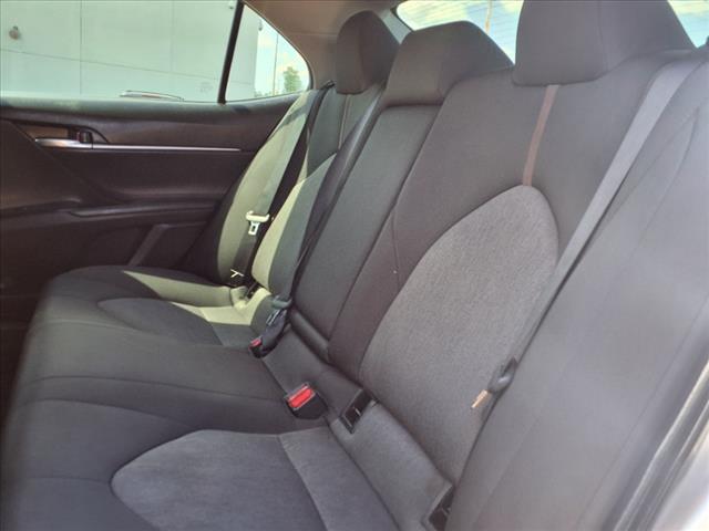 2019 Toyota Camry LE - Photo 5