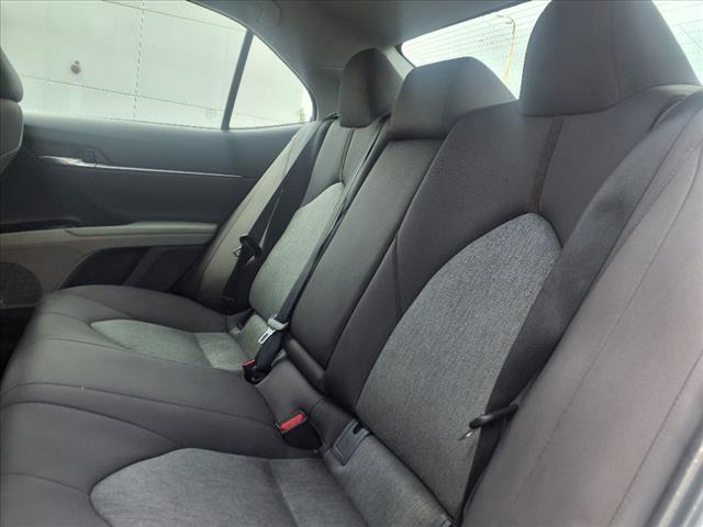 2019 Toyota Camry LE - Photo 5