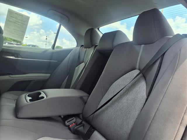 2023 Toyota Camry LE - Photo 5
