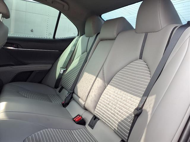 2022 Toyota Camry SE - Photo 5