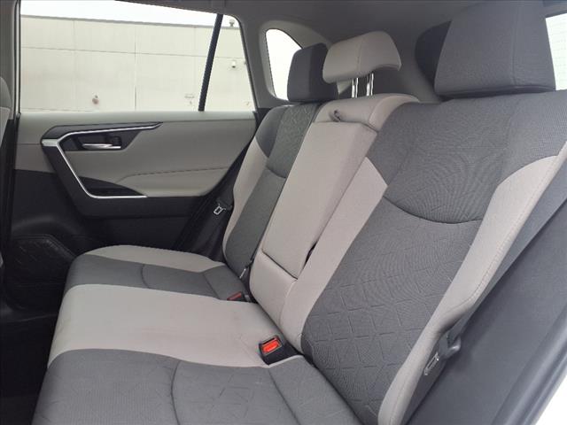 2022 Toyota RAV4 Hybrid XLE - Photo 5