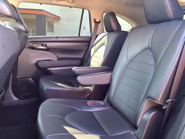 2021 Toyota Highlander XLE - Photo 5