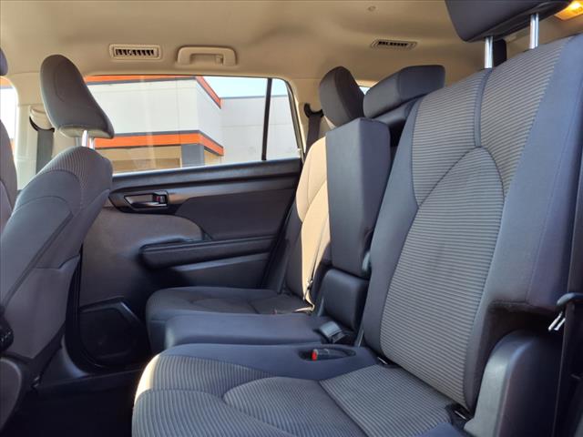 2024 Toyota Highlander LE - Photo 5