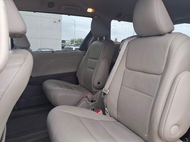 2015 Toyota Sienna XLE 8-Passenger - Photo 5
