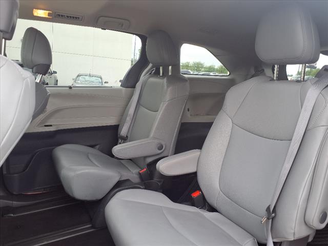 2023 Toyota Sienna XLE 7-Passenger - Photo 5