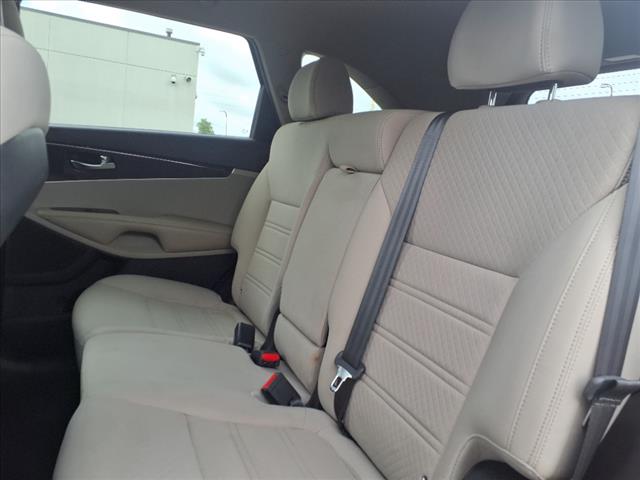 2017 Kia Sorento LX - Photo 5
