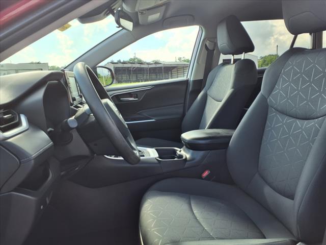 2021 Toyota RAV4 XLE - Photo 6