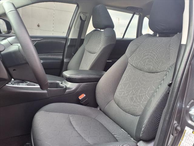 2024 Toyota RAV4 XLE - Photo 6