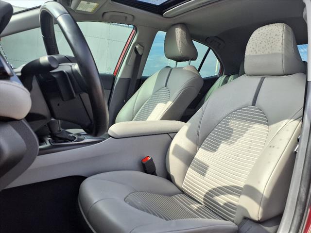 2022 Toyota Camry SE - Photo 6