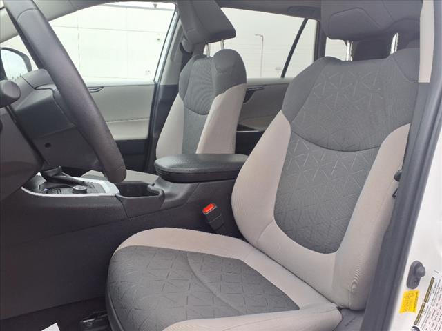 2022 Toyota RAV4 Hybrid XLE - Photo 6
