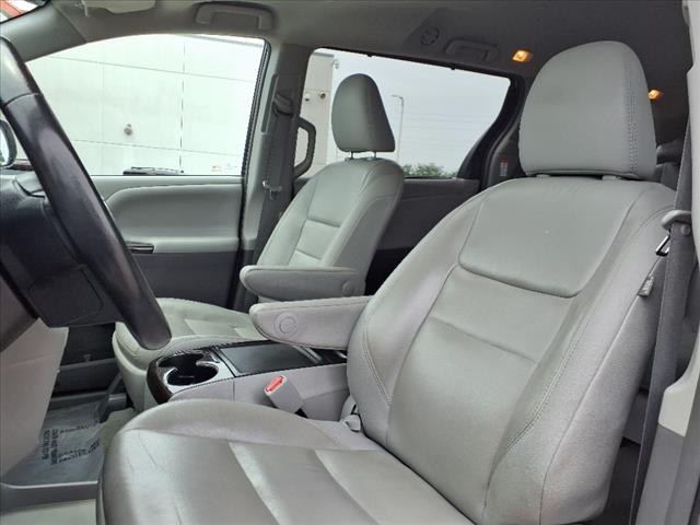 2018 Toyota Sienna XLE 7-Passenger - Photo 6