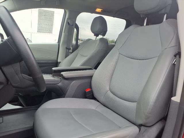 2023 Toyota Sienna XLE 7-Passenger - Photo 6