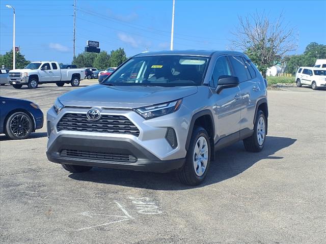 2024 Toyota RAV4 LE - Photo 7