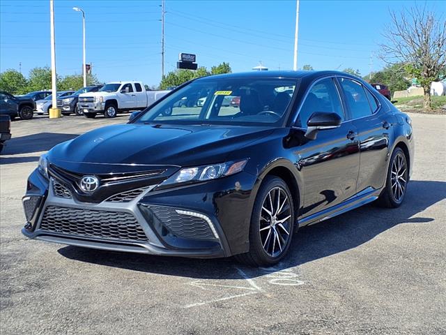 2022 Toyota Camry SE - Photo 7