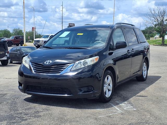 2011 Toyota Sienna LE 8-Passenger - Photo 7