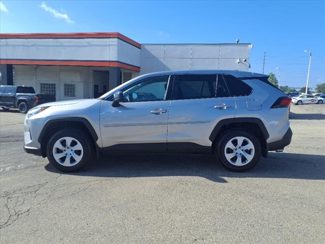 2024 Toyota RAV4 LE - Photo 8
