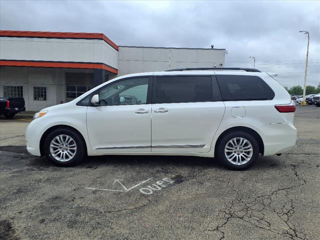 2015 Toyota Sienna XLE 8-Passenger - Photo 8
