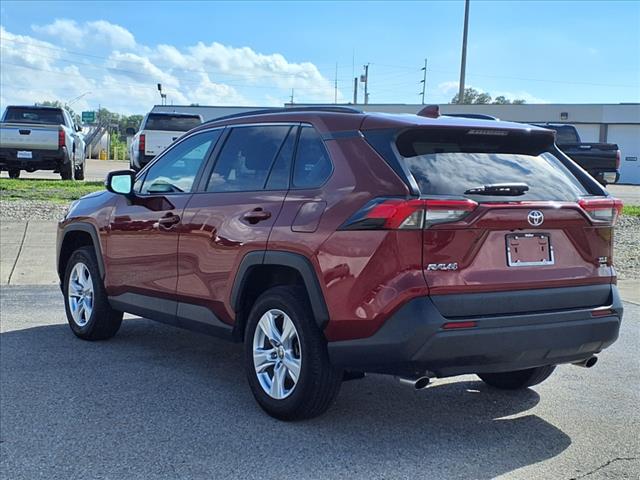 2021 Toyota RAV4 XLE - Photo 9