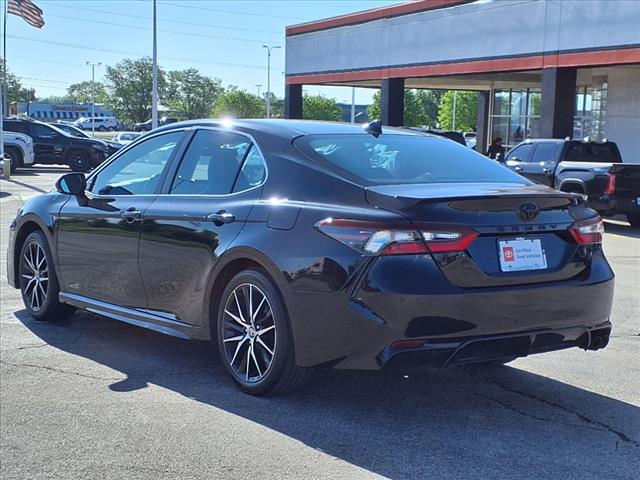 2022 Toyota Camry SE - Photo 9