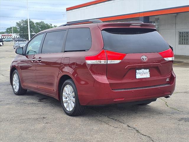 2011 Toyota Sienna  - Photo 9