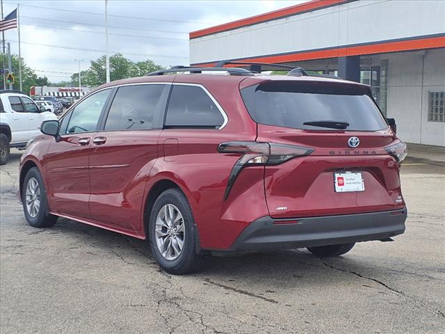 2023 Toyota Sienna XLE 7-Passenger - Photo 9