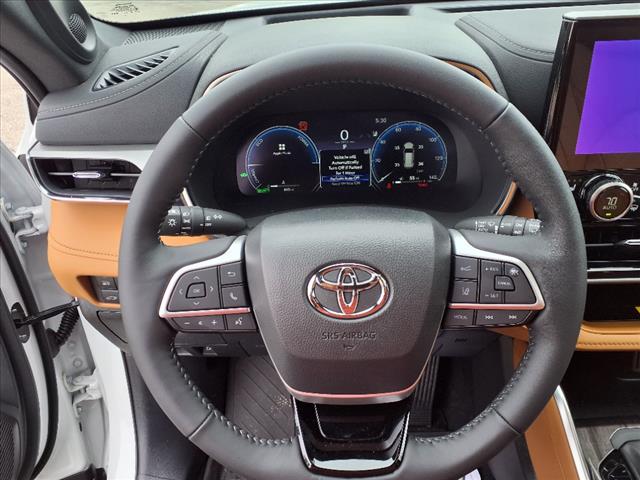 2025 Toyota Highlander Hybrid Platinum