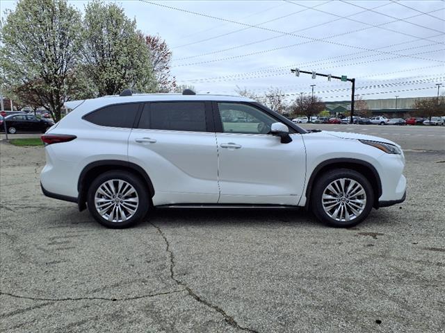2025 Toyota Highlander Hybrid Platinum