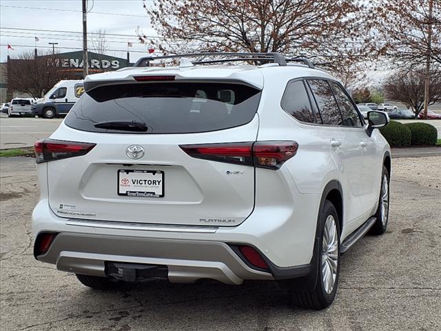 2025 Toyota Highlander Hybrid Platinum