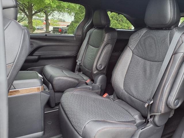 2025 Toyota Sienna Platinum 7 Passenger