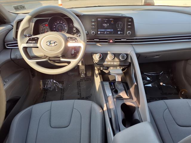 2023 Hyundai ELANTRA SE