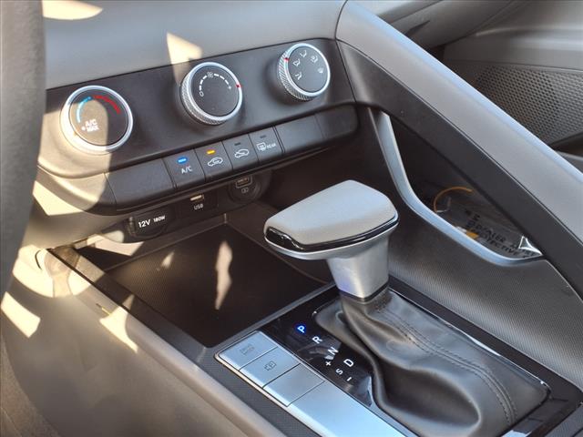 2023 Hyundai ELANTRA SE