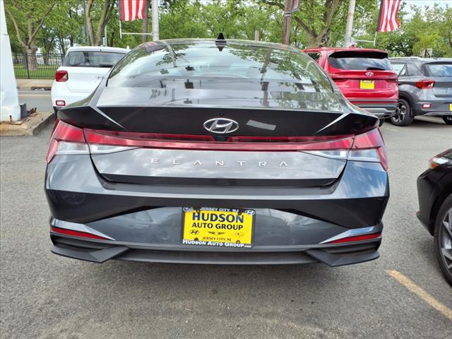 2023 Hyundai ELANTRA SEL