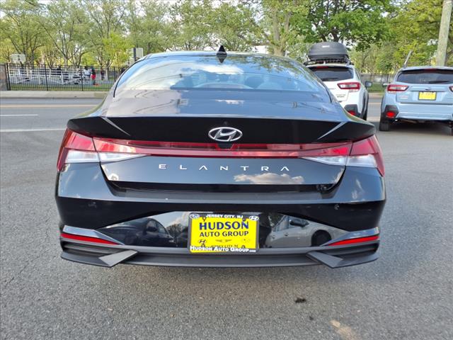 2023 Hyundai ELANTRA SE