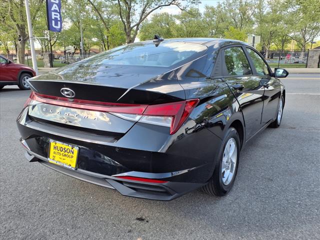 2023 Hyundai ELANTRA SE