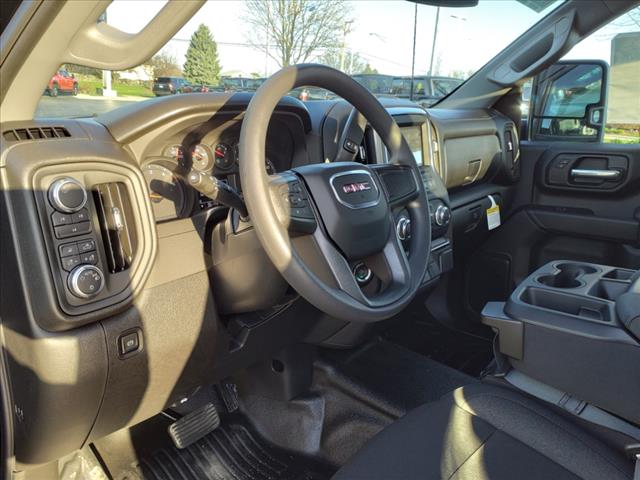 2025 GMC Sierra 2500HD Pro