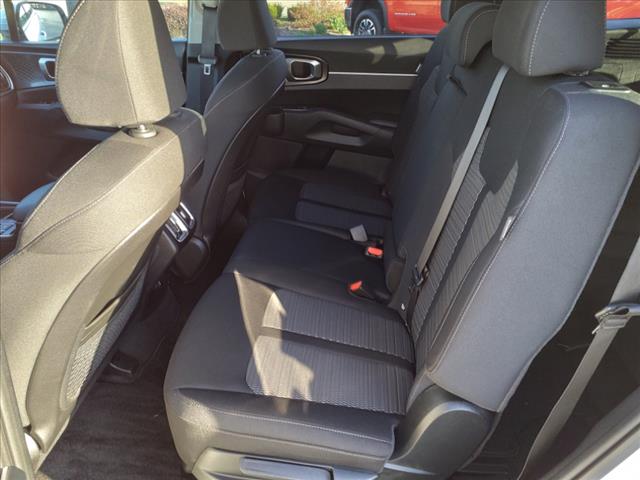 2025 Kia Sorento LX