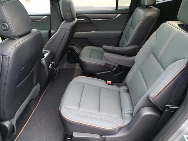 2025 GMC Acadia AT4