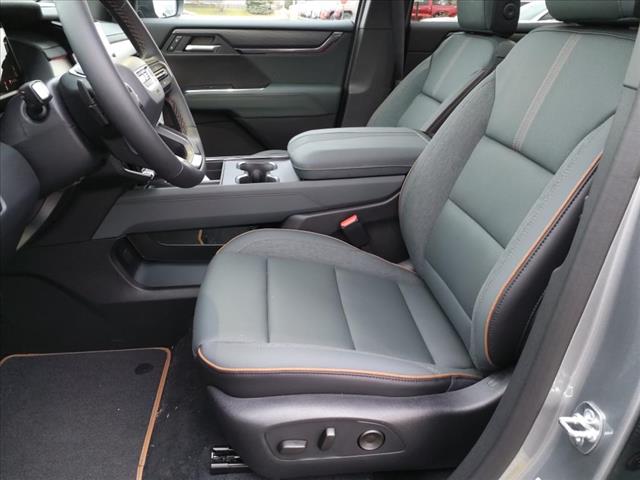 2025 GMC Acadia AT4