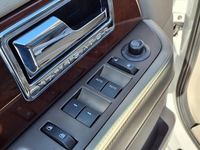 2013 Lincoln Navigator L Base