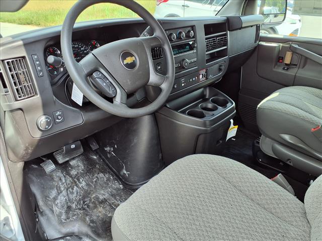 2025 Chevrolet Express 3500:C25128