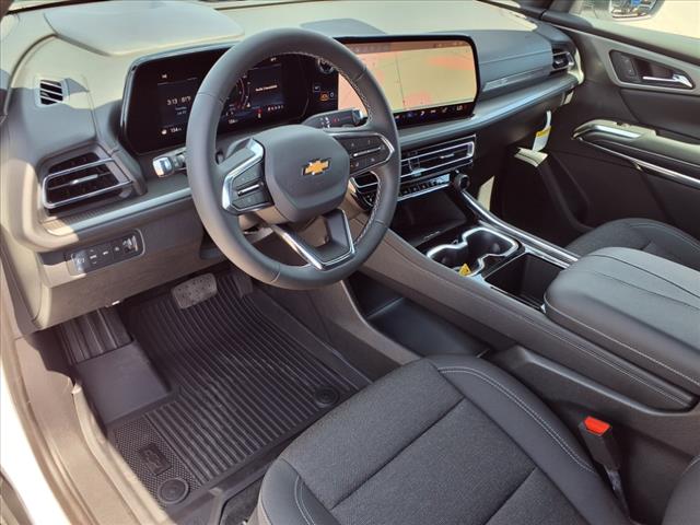 2025 Chevrolet Traverse photo 12