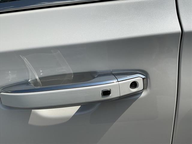 2025 Chevrolet Suburban Premier photo 13