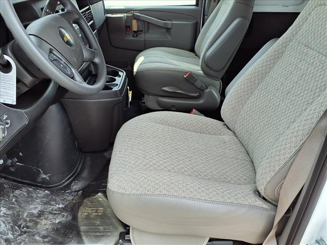 2025 Chevrolet Express 3500:C25128