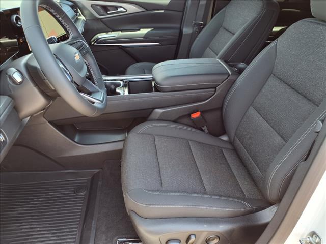 2025 Chevrolet Traverse photo 13